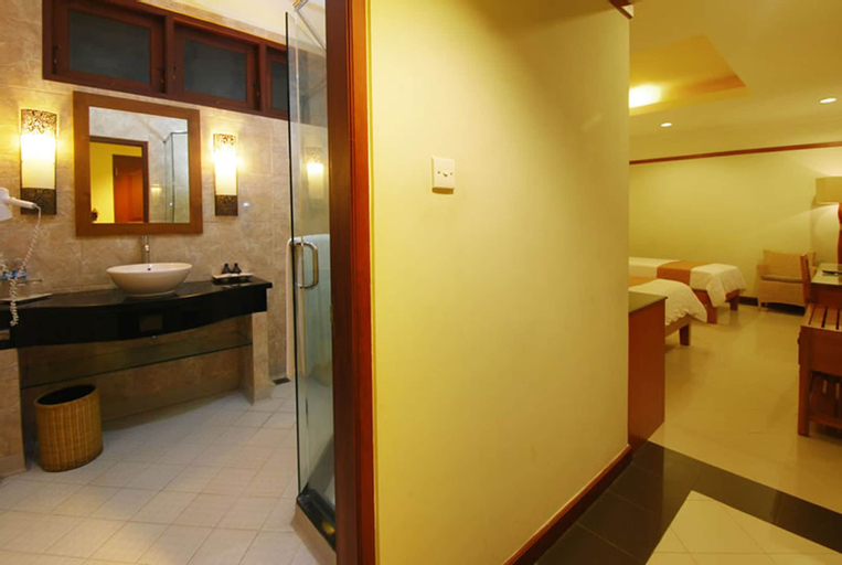 Bathroom 28