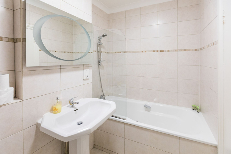 Bathroom 5, Belgravia Apartments - Grosvenor Gardens, London