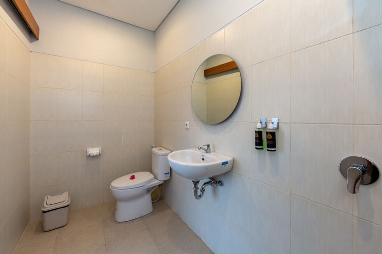 Bathroom 11