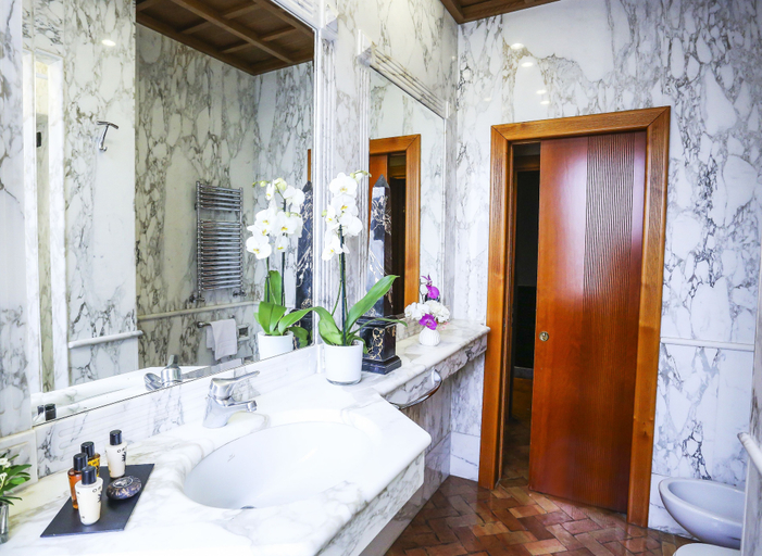 Bathroom 4, Valadier, Rome