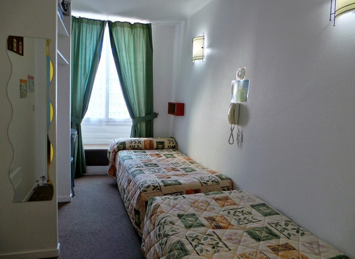Bedroom 3, Hôtel La Fontaine, Hautes-Pyrénées