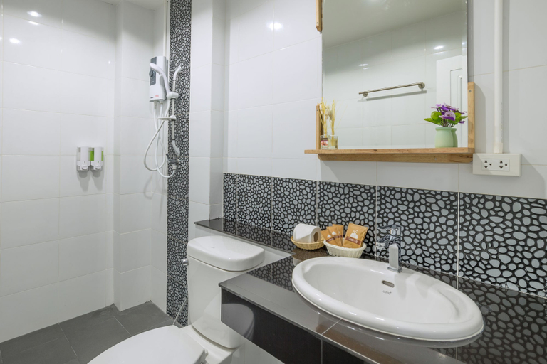 Bathroom 4, Otter House, Mueang Krabi