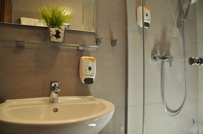Bathroom 8