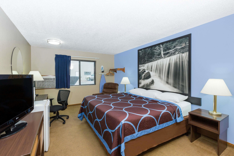 Bedroom 3, Super 8 by Wyndham Manhattan KS, Riley