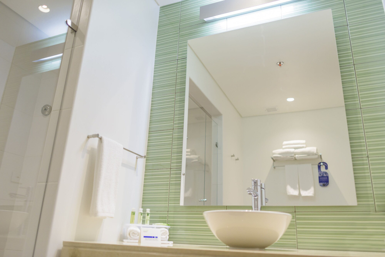 Bathroom 5, Holiday Inn Express CARTAGENA BOCAGRANDE by IHG, Cartagena de Indias