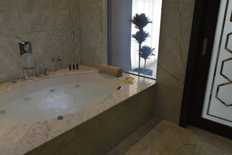 Bathroom 5, Wyndham Grand Istanbul Europe, Bahçelievler