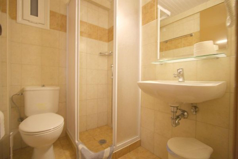 Bathroom 5, Nafsika Hotel, South Aegean