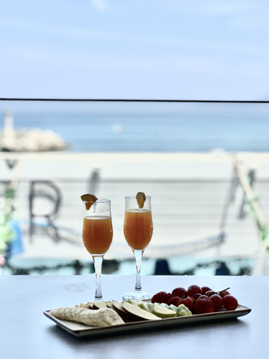 Food & Drinks 5, Skipper Beachfront Suites, Crete
