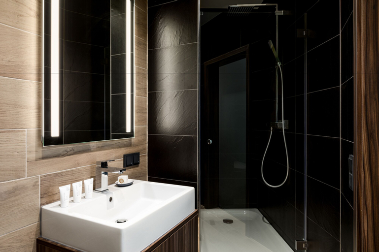 Bathroom 12