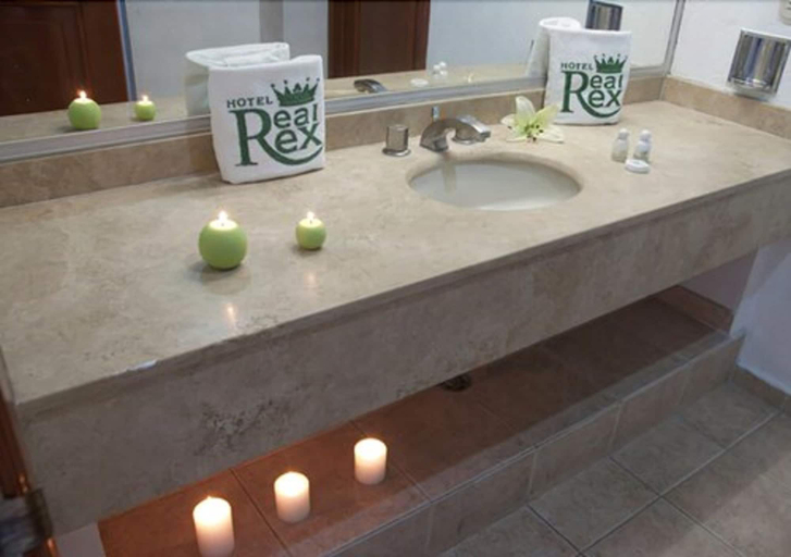 Bathroom 5, Hotel Real Rex, León
