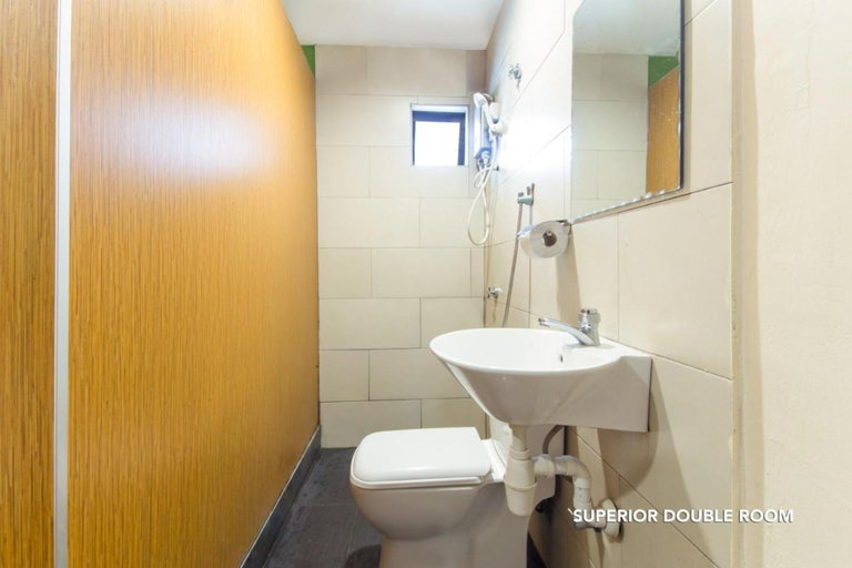 Bathroom 3, 33 Star Hotel by Awinka Group of Management, Kuala Lumpur