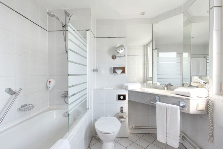 Bathroom 5, Abacus Tierpark Hotel Berlin, Berlin