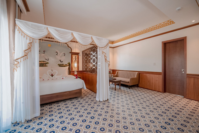Two-Bedroom Suite, Balcony with Neighbor View