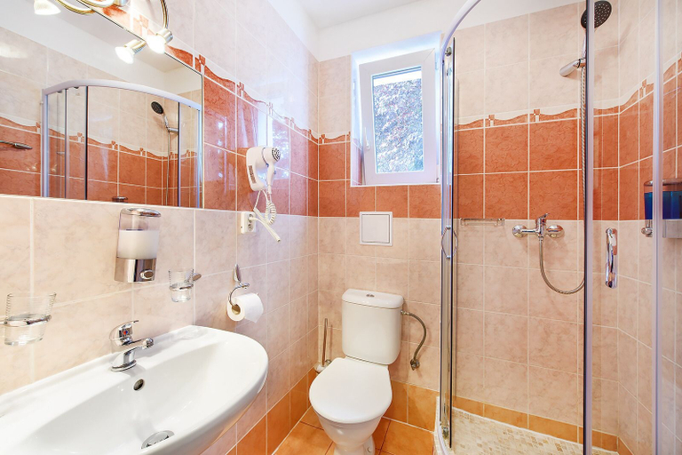 Bathroom 3, Hotel Marie Luisa, Praha 19
