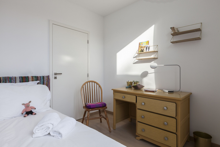 Bedroom 3, Unit 6 - Colorful Smart Home Triplex Private Garden & Parking, Bruxelles