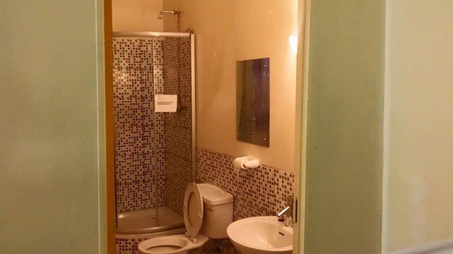 Bathroom 5, New Arrival Guest House, City of Johannesburg