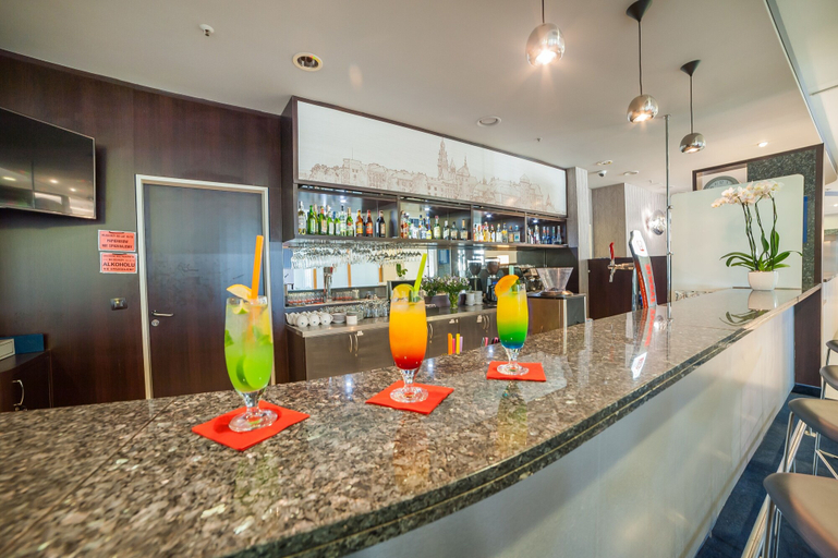 Food & Drinks