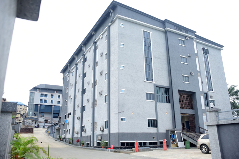 Exterior & Views 27