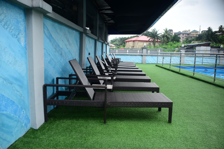 Exterior & Views 16