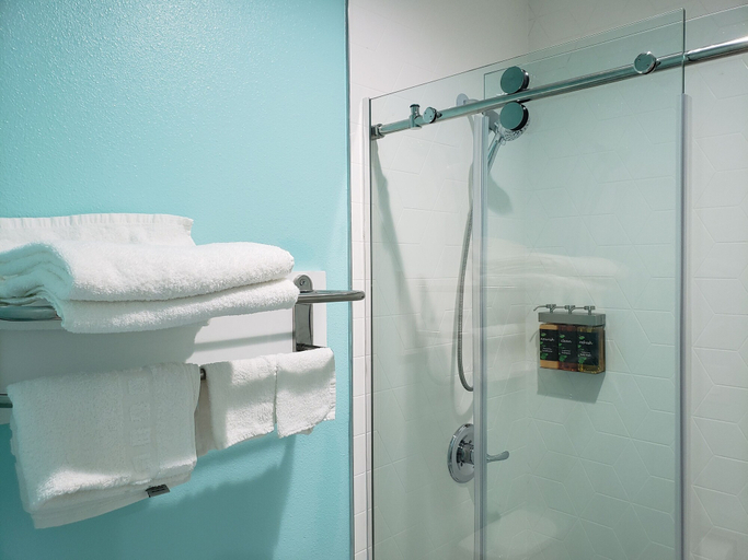 Bathroom 3, Calafia Inn, Orange