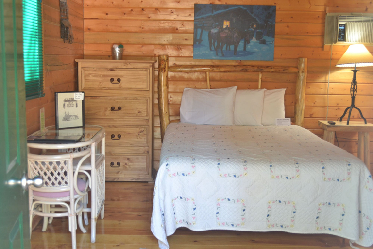 Bedroom 2, Holy Smoke Resort, Pennington
