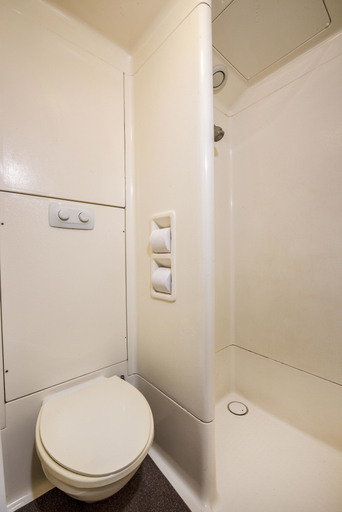 Bathroom 5, ibis budget Canberra, Canberra