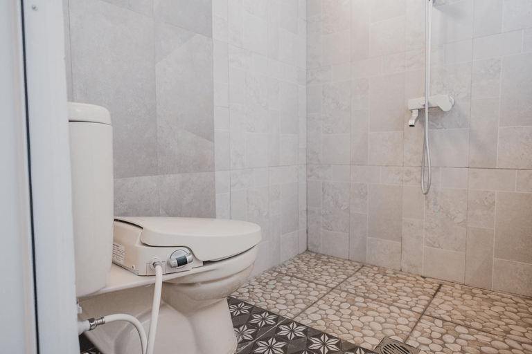 Bathroom 4, RedDoorz @ Jalan Pangeran Antasari Lampung 2, Bandar Lampung