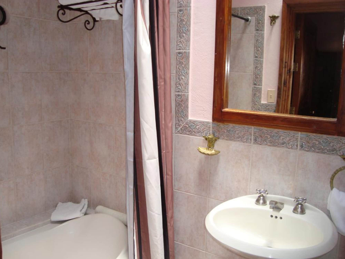 Bathroom 4, Mirador del Frayle, Allende