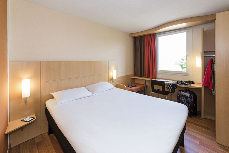 Bedroom 4, ibis Karlsruhe Hauptbahnhof, Karlsruhe