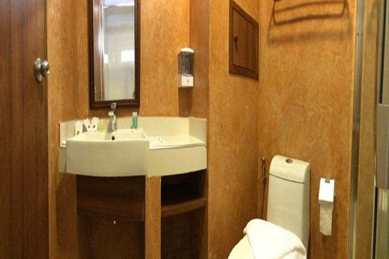 Bathroom 4, Kim Hotel @ Morleng, Ratchathewi