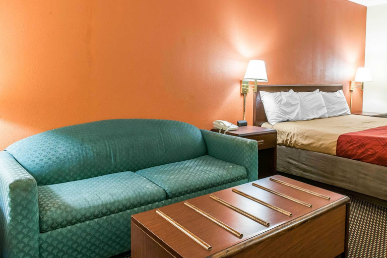 Bedroom 3, Econo Lodge Seymour, Jackson