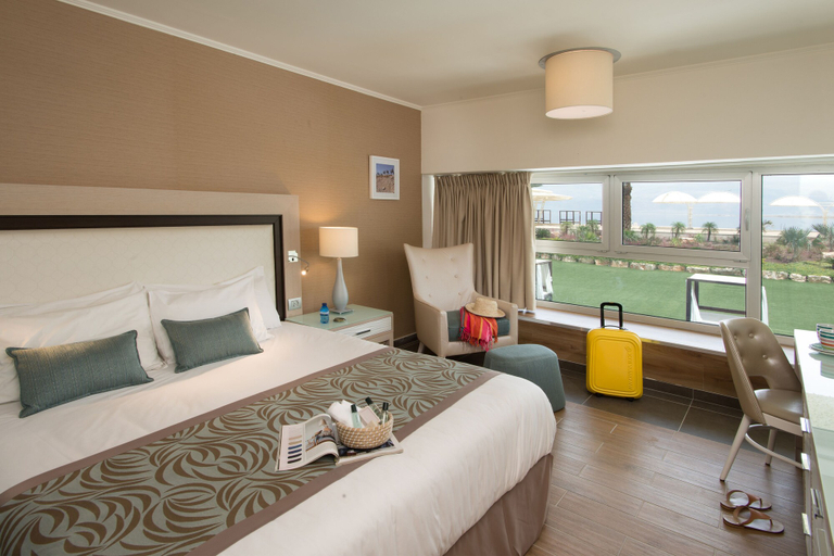Bedroom 3, Herods Dead Sea