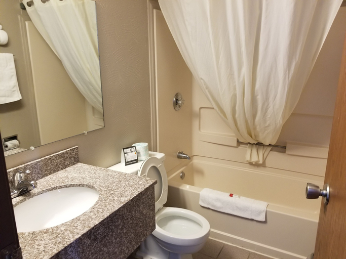 Bathroom 4, Super 8 by Wyndham Gillette, Campbell