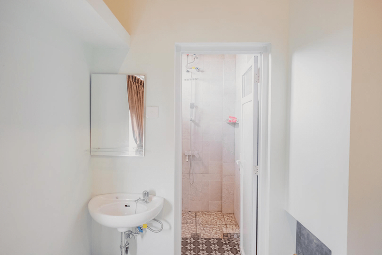 Bathroom 3, RedDoorz @ Jalan Pangeran Antasari Lampung 2, Bandar Lampung