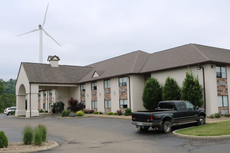 Exterior & Views 2, Schoenbrunn Inn, Tuscarawas