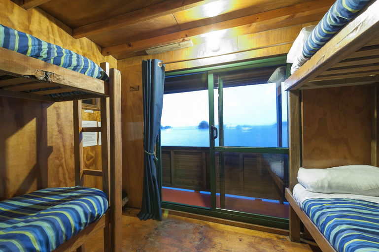 Bedroom 4, The Rock Adventure Cruise, Far North