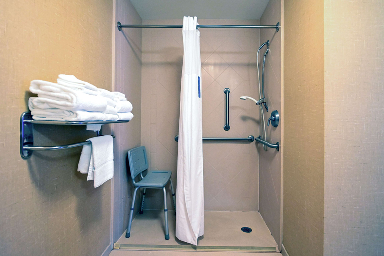 Bathroom 4, Hampton Inn Suites Smithfield, Isle of Wight