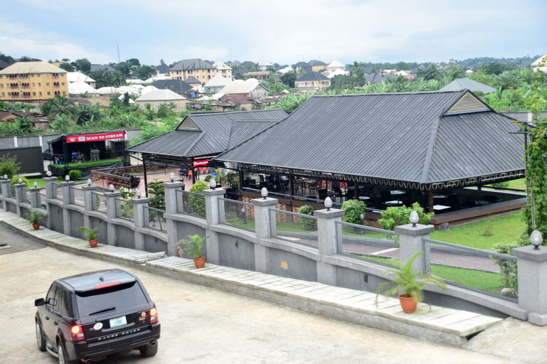 Exterior & Views 14