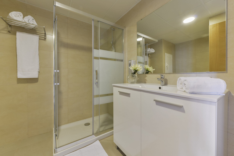 Bathroom 5, Hotel Amazonas, Baleares