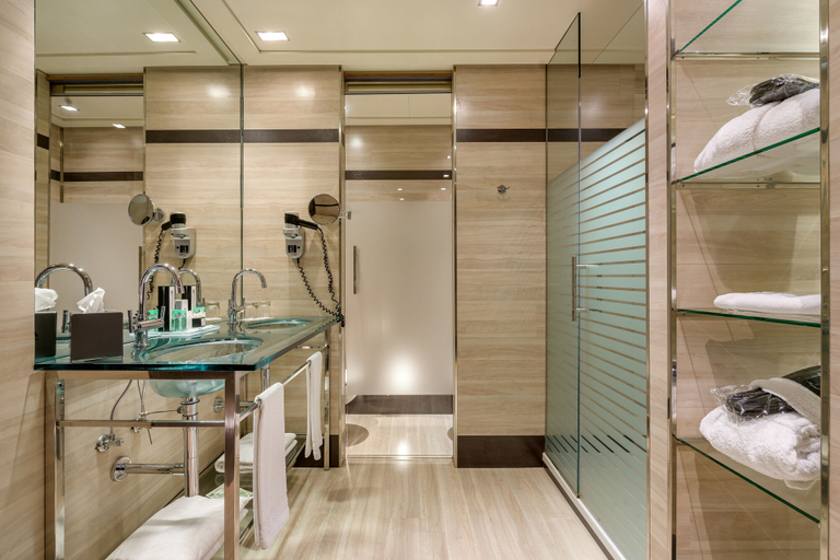 Bathroom 5, Hotel Maydrit Airport, Madrid