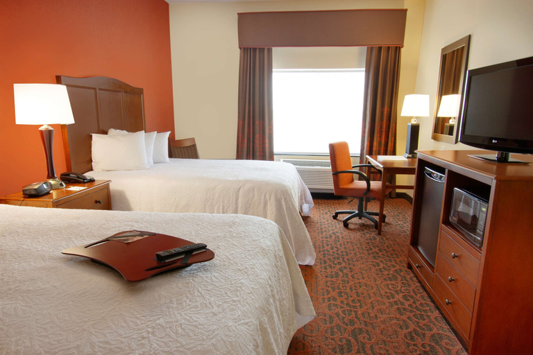 Bedroom 3, Hampton Inn Bangor, Penobscot