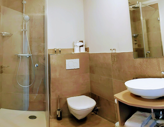 Bathroom 4, Tetens Gasthof, Nordfriesland