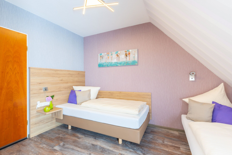 Bedroom 4, Hotel Reinhardtshof Garni, Esslingen