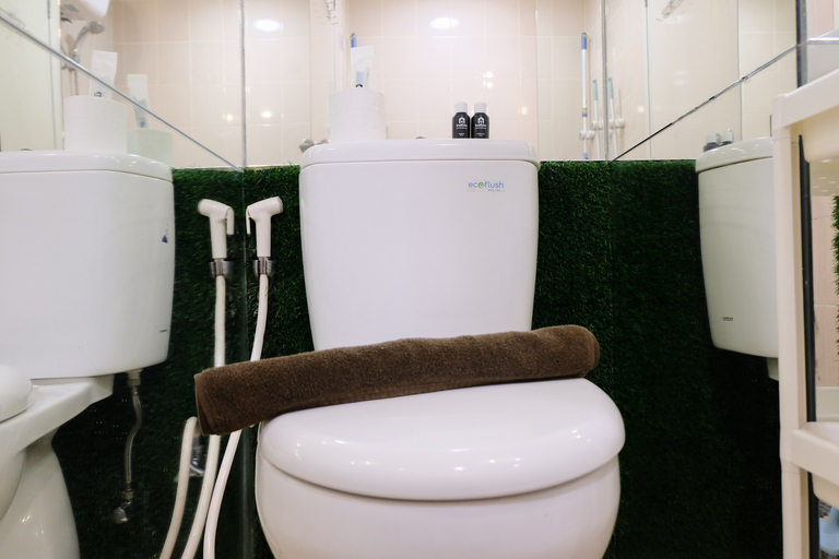 Bathroom 2, Spacious and Unique Studio with City View Apartment at Parahyangan Residence By Travelio, Bandung