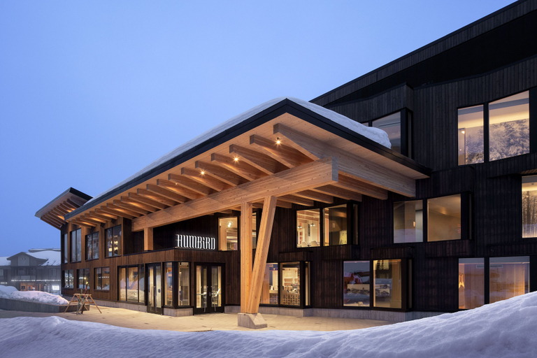 Exterior & Views