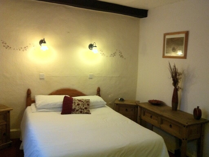 Bedroom 5, The George Hotel, Gloucestershire