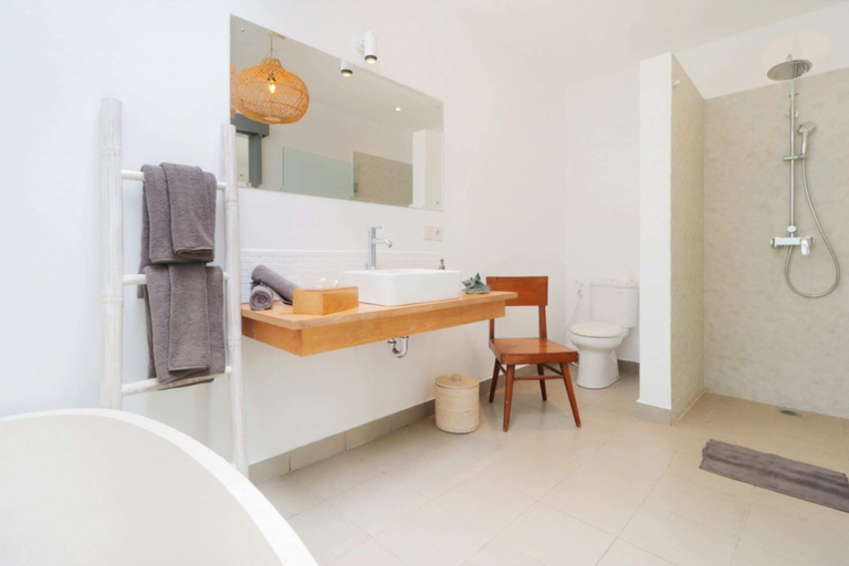 Bathroom 3, Splendid Private Villa, 2 BR, Canggu With Staff, Badung