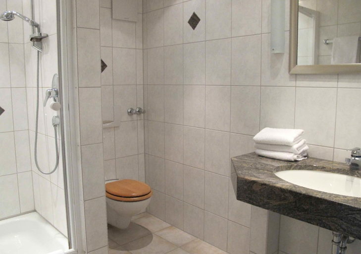 Bathroom 5, Gasthof Kern, Rheingau-Taunus-Kreis