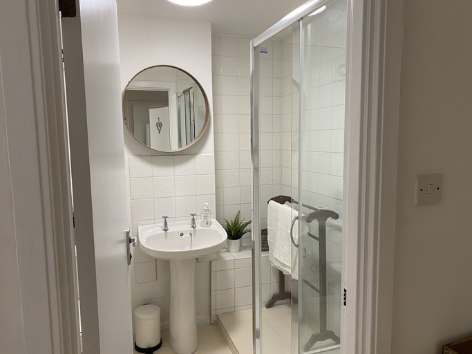 Bathroom, Lovely 1-bed Apartment in Glasgow Merchant City, Glasgow