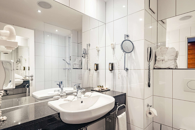 Bathroom 4, Schlosshotel Hellenstein, Heidenheim
